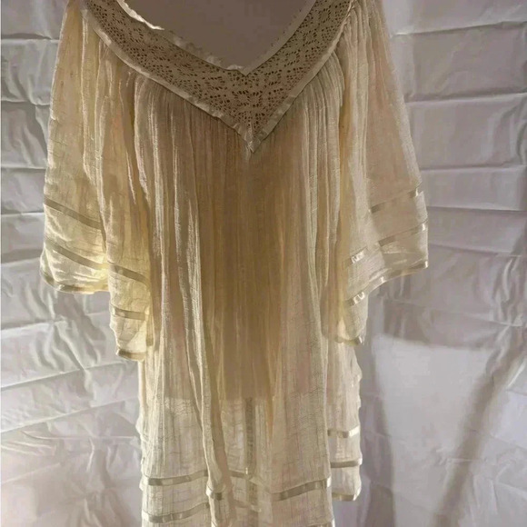 Ciel Cream Lace Trim Tunic - Picture 3 of 6